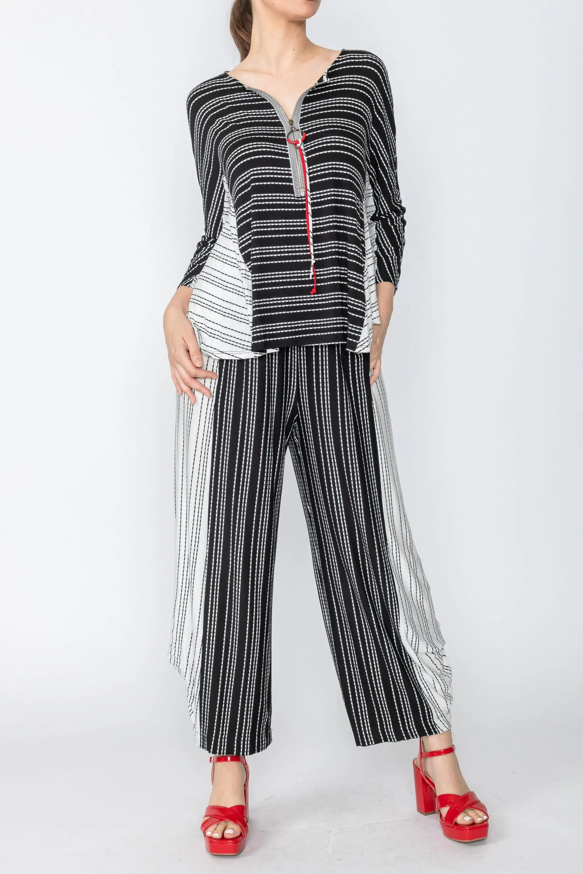 Black & White Wide Leg Pants W/ Front & Back Tuck